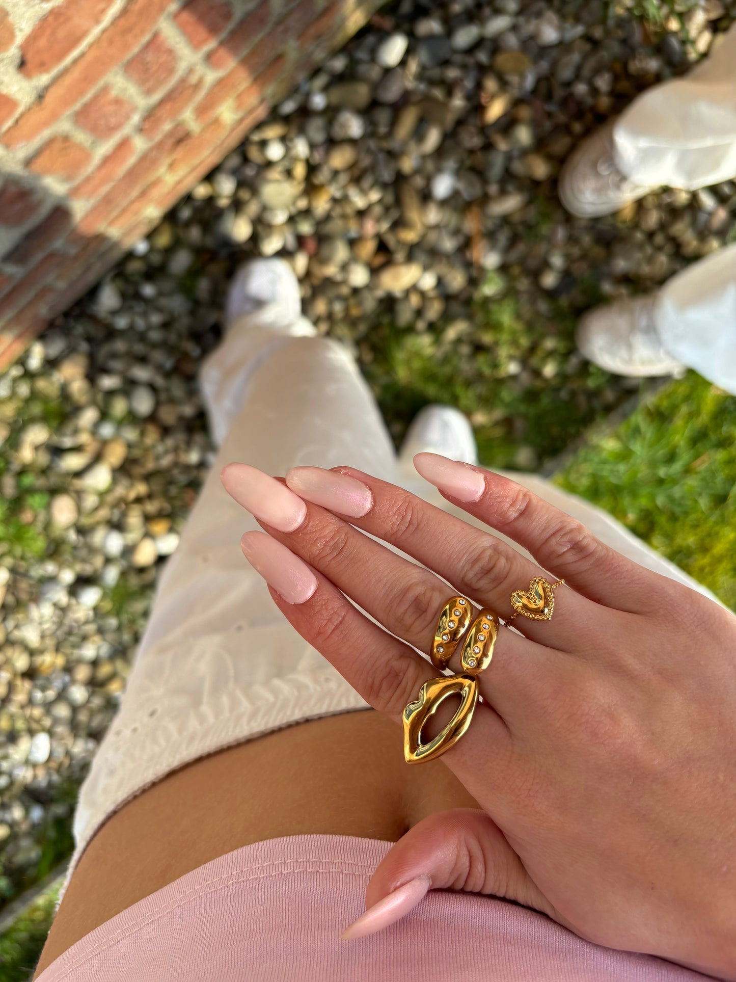 “Kiss” ring